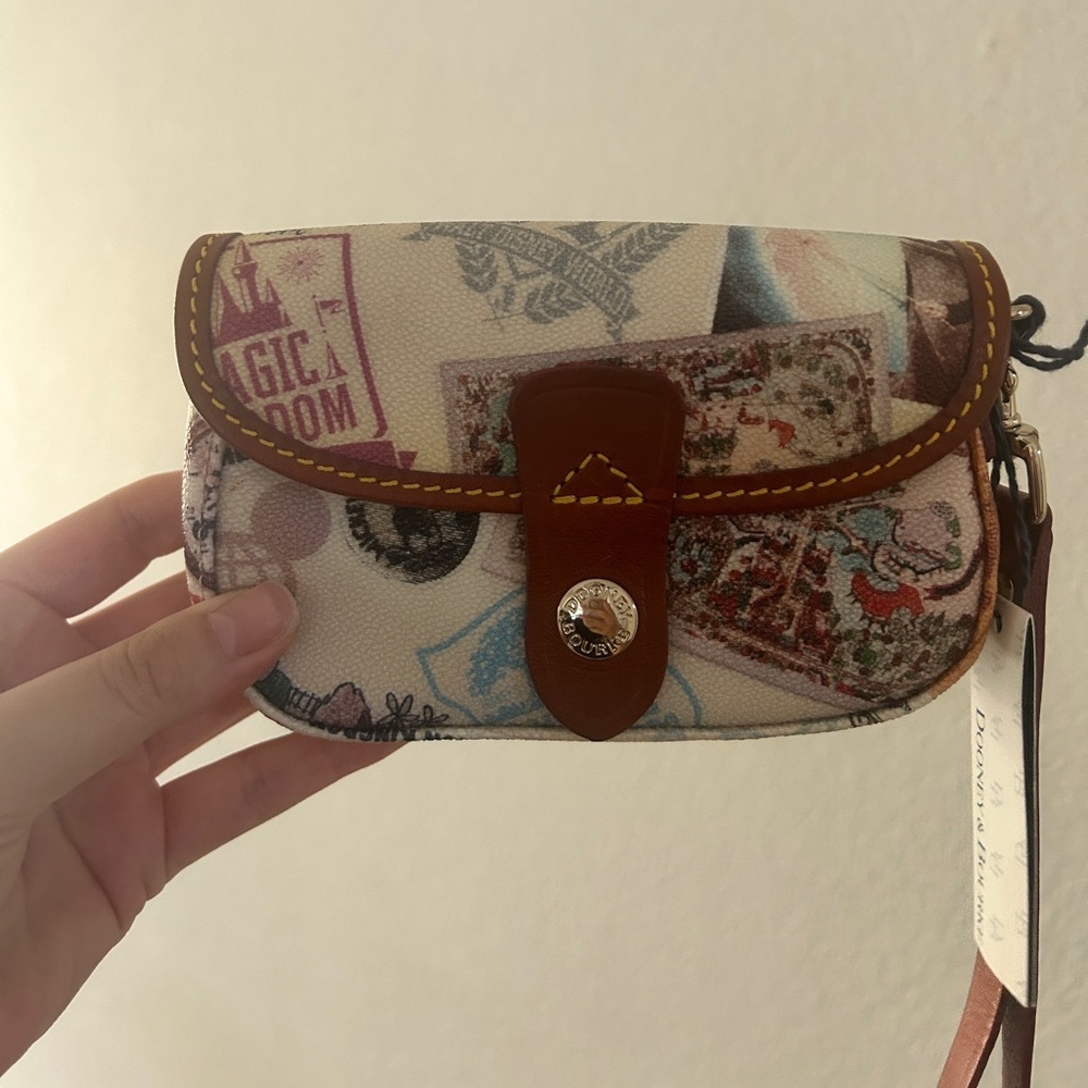 Dooney & Bourke Disney Parks Wristlet -Vintage Postcard Magic Kingdom Print- NWT - Picture 3 of 11